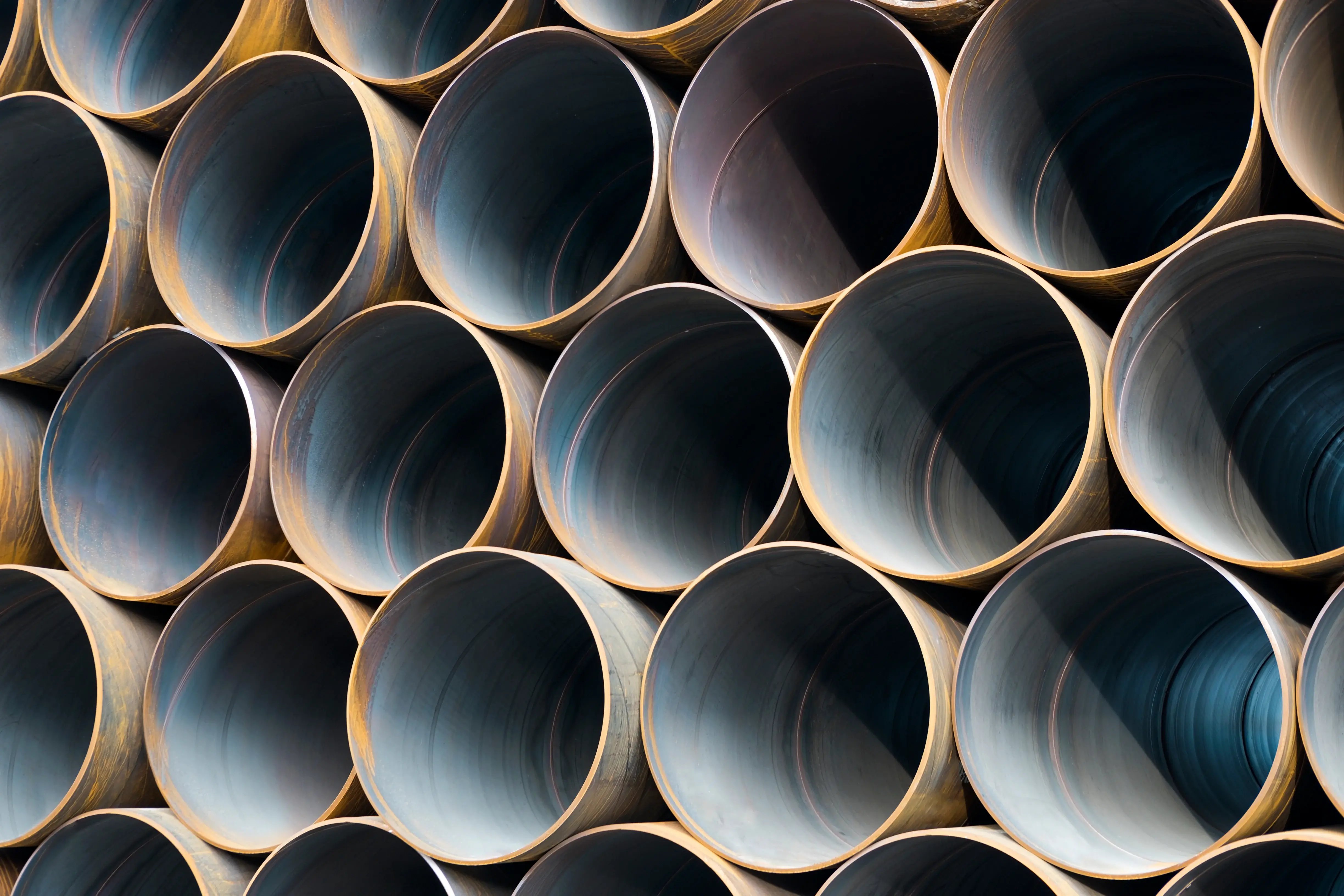 metal-pipe-in-the-shape-of-circle-create-an-abstra-2026-01-05-00-29-00-utc