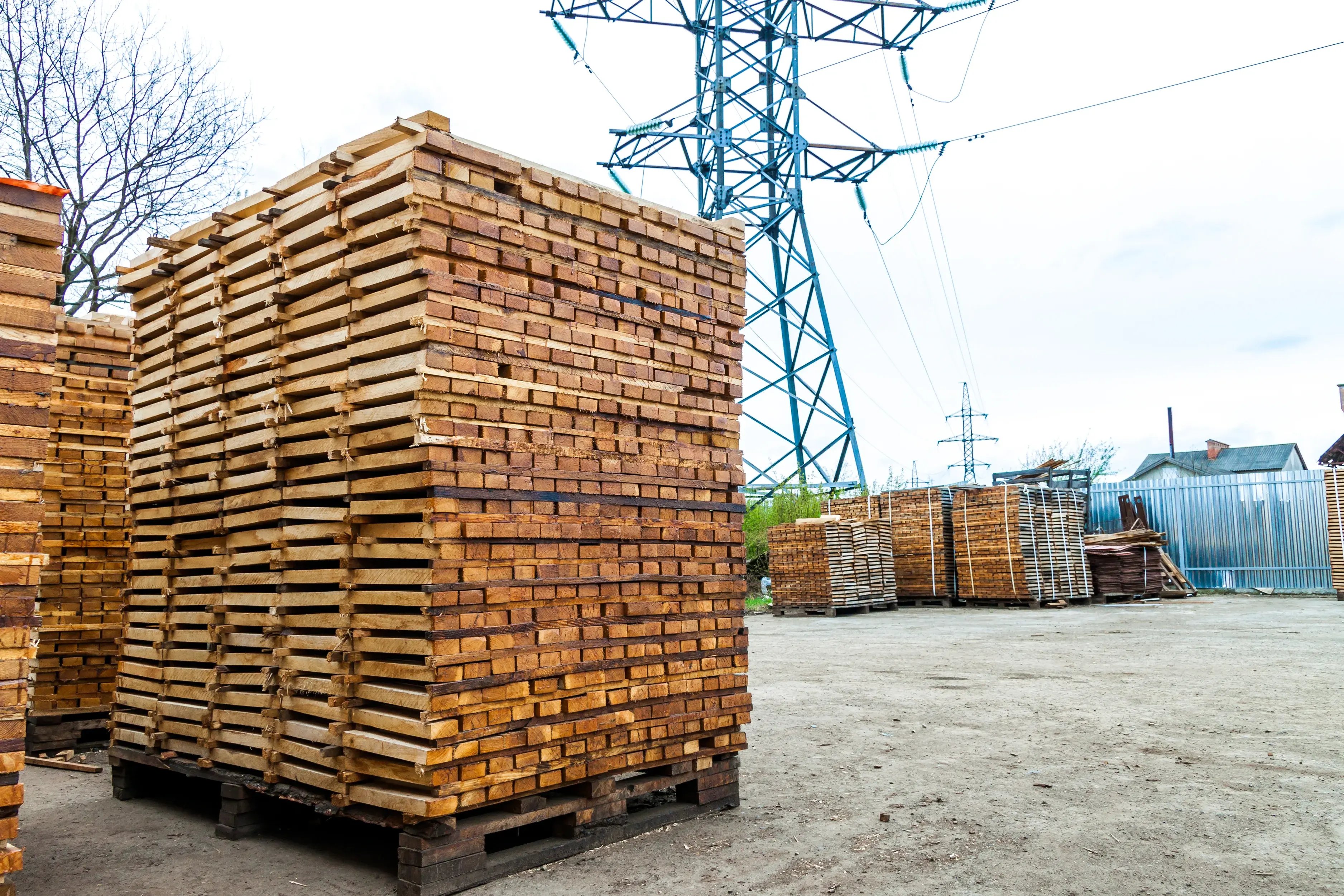 stack-of-new-wooden-boards-and-studs-at-the-lumber-2026-03-17-14-34-08-utc